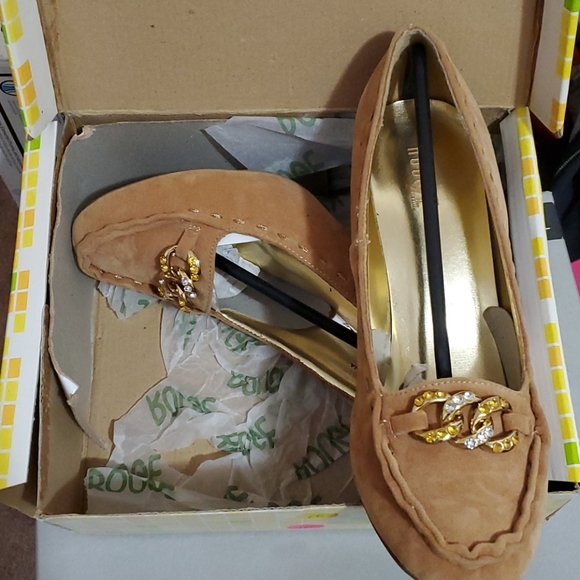 Shoes - Picture 2 of 10